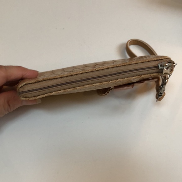 ⭐️Host Pick⭐️ - Small wrist wallet - Picture 16 of 16